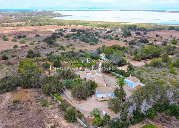 Ampia proprietà con giardino, vicino a San Francisco, Formentera, da ristrutturare
