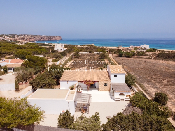 Villa Ristrutturata con Vista Mare a Cala en Baster, Formentera