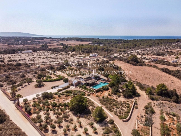 Prestigiosa villa esclusiva con ampio giardino e piscina a Formentera