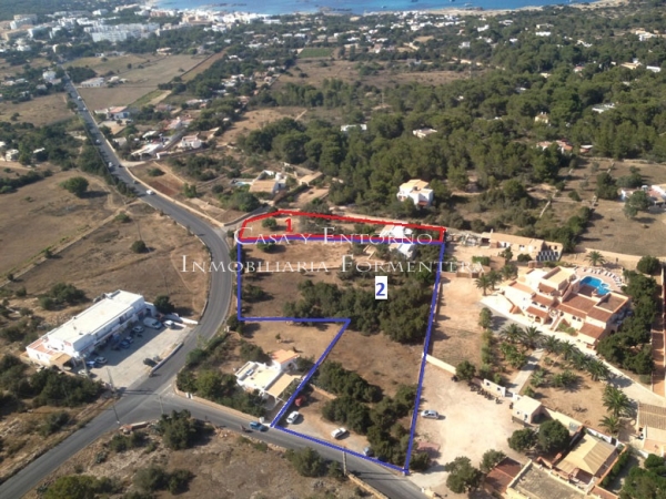 Terreno con due casette e progetto villa vicino a Es Pujols