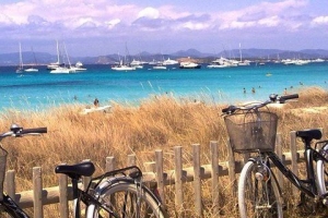 Mare e non solo: Formentera a piedi e in bici